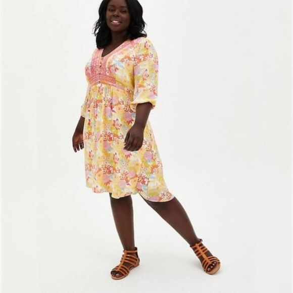 Torrid 14677924 PEACH FLORAL GAUZE HI-LO DRESS Shirred Embroidered Button V Neck - Picture 5 of 12